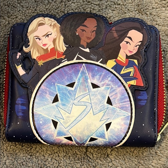 Loungefly Marvel Women's Wallet with Marvel Design NWT Glow in the Dark - Picture 2 of 12